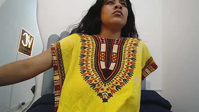 iniyalaboni online show from 02/17/25, 09:30