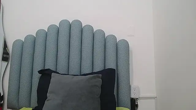 iniyalaboni online show from 03/12/25, 12:26