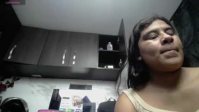 iniyalaboni online show from 10/24/25, 08:05