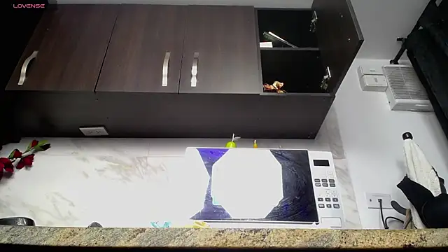 iniyalaboni online show from 10/30/25, 08:20