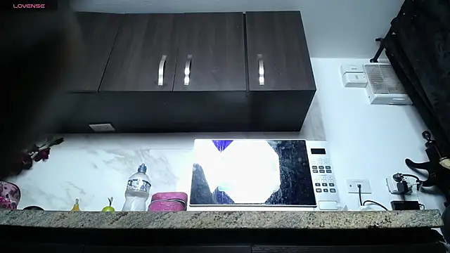 iniyalaboni online show from 11/15/25, 08:27