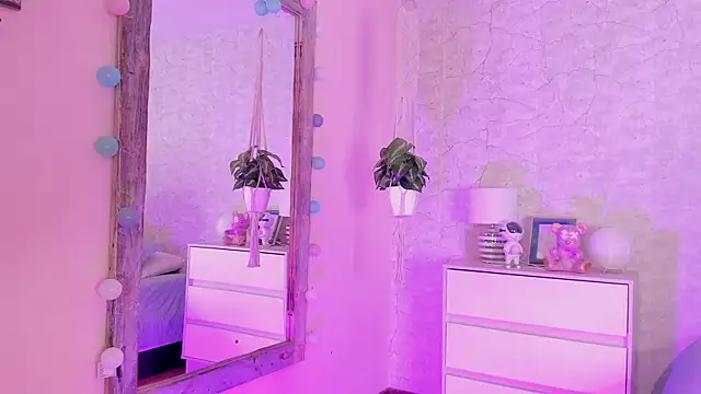 DahianaWalcott online show from 12/07/24, 09:33