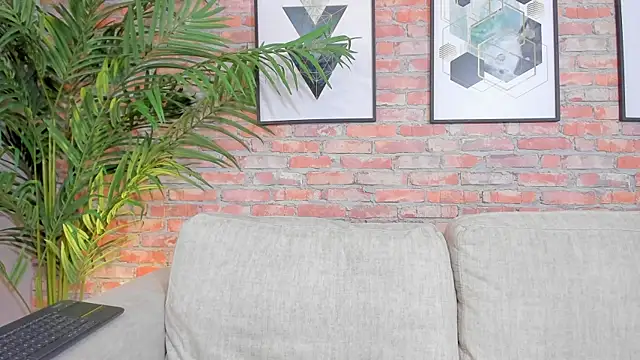 DahianaWalcott online show from 03/07/25, 06:00