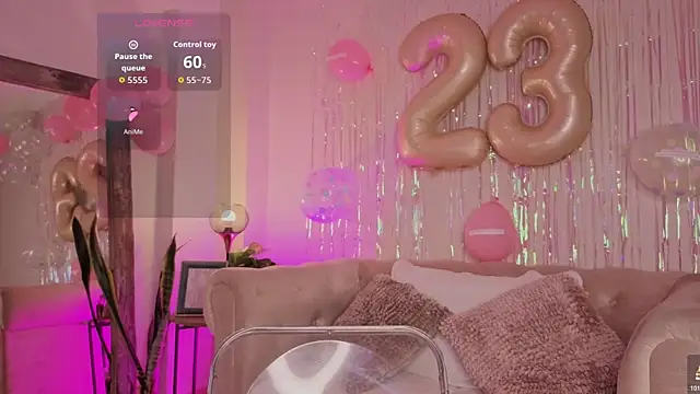 DahianaWalcott online show from 10/21/25, 05:57