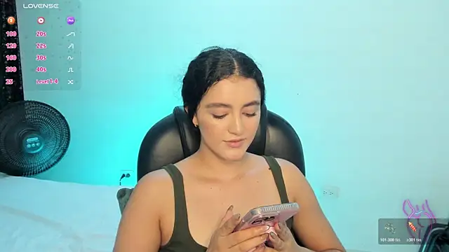 Snapshot of Adhara-zanne chatting on 06/19/26, 04:11 Adhara-zanne online show from 06/19/26, 04:11