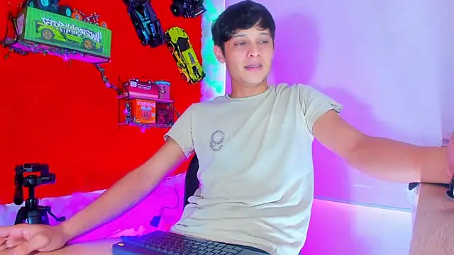 LilOwen  online show from 10/10/25, 07:13