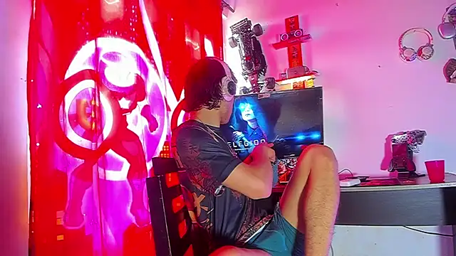 LilOwen  online show from 06/25/26, 07:40