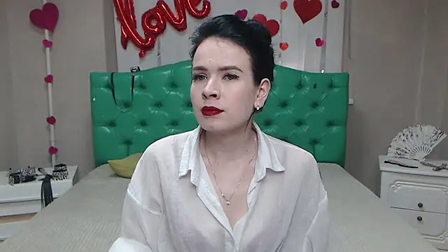 Snapshot of JasmineKouch chatting on 04/17/26, 06:05 JasmineKouch online show from 04/17/26, 06:05