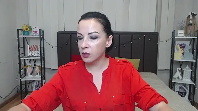 Snapshot of ElizabethSho chatting on 09/18/25, 05:04 ElizabethSho online show from 09/18/25, 05:04