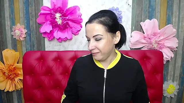 Snapshot of ElizabethSho chatting on 10/15/25, 05:13 ElizabethSho online show from 10/15/25, 05:13