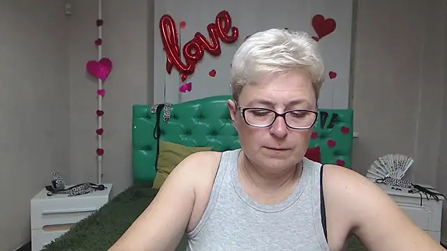 Snapshot of EmiliaGree chatting on 09/22/25, 05:04 EmiliaGree online show from 09/22/25, 05:04