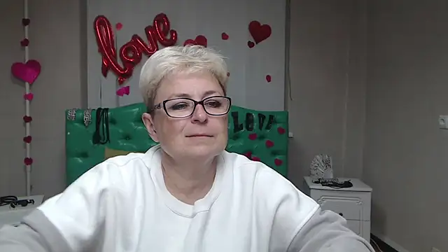 Snapshot of EmiliaGree chatting on 10/03/25, 05:10 EmiliaGree online show from 10/03/25, 05:10