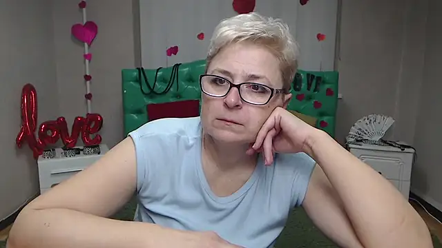 EmiliaGree online show from 11/25/25, 06:08