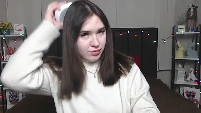 Snapshot of LauraHlot chatting on 02/01/25, 01:02 LauraHlot online show from 02/01/25, 01:02