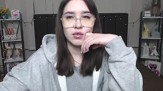 Snapshot of LauraHlot chatting on 02/02/25, 06:53 LauraHlot online show from 02/02/25, 06:53