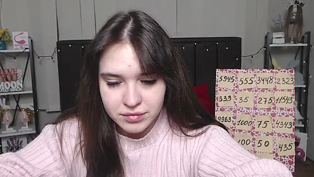 Snapshot of LauraHlot chatting on 02/07/25, 12:53 LauraHlot online show from 02/07/25, 12:53