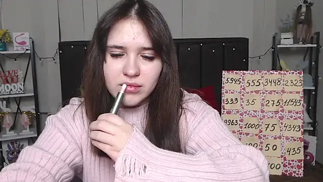 Snapshot of LauraHlot chatting on 02/07/25, 04:27 LauraHlot online show from 02/07/25, 04:27