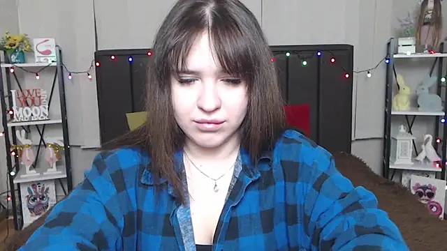 Snapshot of LauraHlot chatting on 02/10/25, 06:24 LauraHlot online show from 02/10/25, 06:24