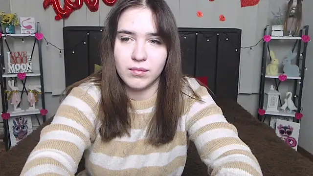 Snapshot of LauraHlot chatting on 02/17/25, 12:32 LauraHlot online show from 02/17/25, 12:32