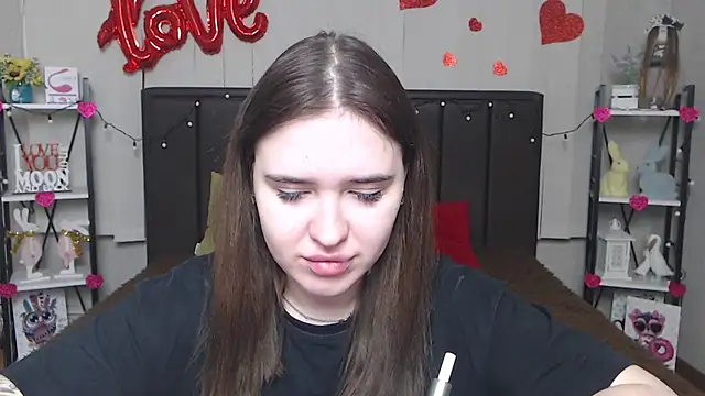 Snapshot of LauraHlot chatting on 02/18/25, 12:59 LauraHlot online show from 02/18/25, 12:59