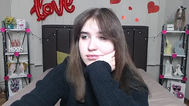 Snapshot of LauraHlot chatting on 02/24/25, 03:33 LauraHlot online show from 02/24/25, 03:33