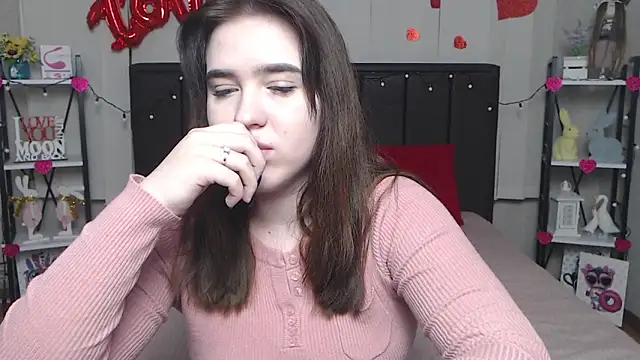 Snapshot of LauraHlot chatting on 03/03/25, 09:48 LauraHlot online show from 03/03/25, 09:48