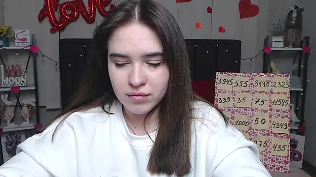 Snapshot of LauraHlot chatting on 03/06/25, 10:04 LauraHlot online show from 03/06/25, 10:04