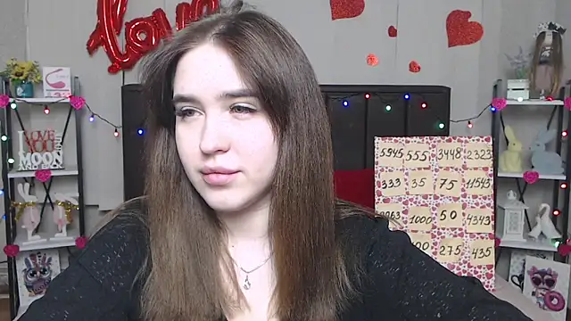 Snapshot of LauraHlot chatting on 03/19/25, 10:33 LauraHlot online show from 03/19/25, 10:33