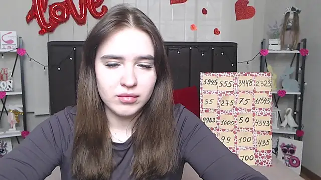 Snapshot of LauraHlot chatting on 03/21/25, 01:12 LauraHlot online show from 03/21/25, 01:12