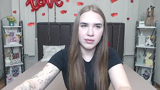 LauraHlot online show from 04/04/26, 05:32