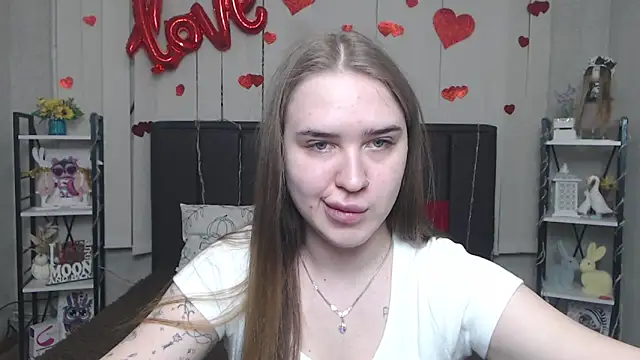 LauraHlot online show from 05/01/26, 05:39