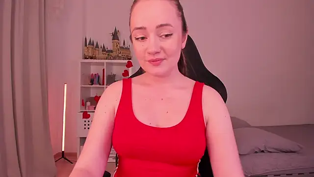 Snapshot of WalkingGirl chatting on 02/14/25, 08:37 WalkingGirl online show from 02/14/25, 08:37