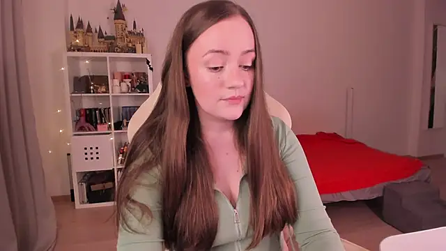 Snapshot of WalkingGirl chatting on 09/25/25, 09:40 WalkingGirl online show from 09/25/25, 09:40