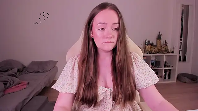 Snapshot of WalkingGirl chatting on 11/06/25, 08:32 WalkingGirl online show from 11/06/25, 08:32