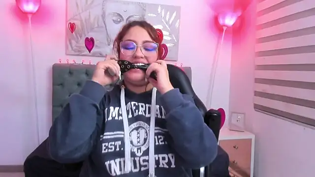 Camiila Osorio online show from 02/14/25, 08:42