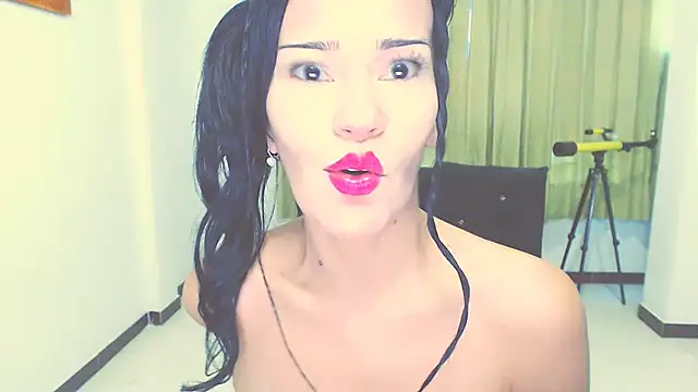 Snapshot of Stephanie520 chatting on 09/24/25, 11:24 Stephanie520 online show from 09/24/25, 11:24