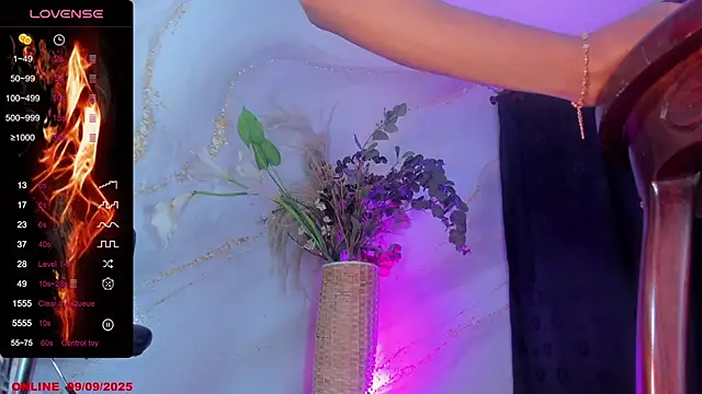 Snapshot of Karla-Ebony chatting on 09/09/25, 02:16 Karla-Ebony online show from 09/09/25, 02:16