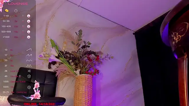 Snapshot of Karla-Ebony chatting on 10/14/25, 02:07 Karla-Ebony online show from 10/14/25, 02:07