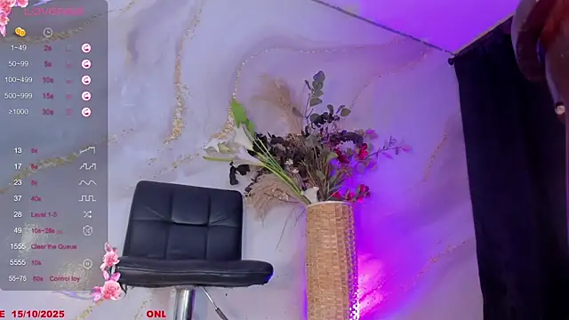 Snapshot of Karla-Ebony chatting on 10/15/25, 01:55 Karla-Ebony online show from 10/15/25, 01:55