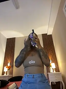 Snapshot of KenyaMystic chatting on 10/28/25, 11:47 KenyaMystic online show from 10/28/25, 11:47