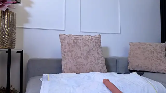 anellejones online show from 12/18/25, 04:51