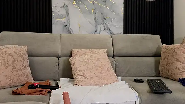 anellejones online show from 03/11/26, 07:42