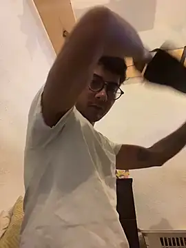 Snapshot of CrazyApachw chatting on 03/19/26, 03:32 CrazyApachw online show from 03/19/26, 03:32