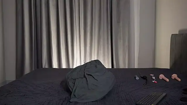 Nik Sharp online show from 05/13/26, 05:10