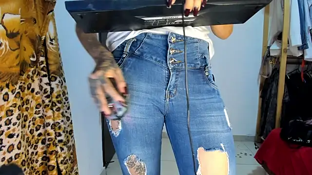 Snapshot of Charllote23 chatting on 03/18/25, 09:42 Charllote23 online show from 03/18/25, 09:42