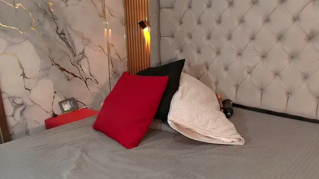 Snapshot of Scarlett_diaz17 chatting on 12/19/25, 04:30 Scarlett diaz17 online show from 12/19/25, 04:30