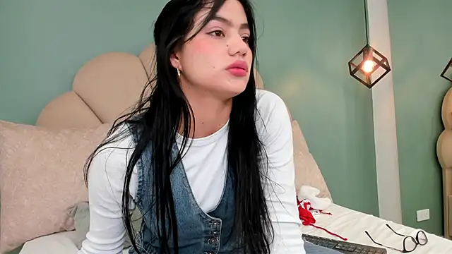 Snapshot of ariel_jonees chatting on 12/24/24, 01:17 ariel jonees online show from 12/24/24, 01:17