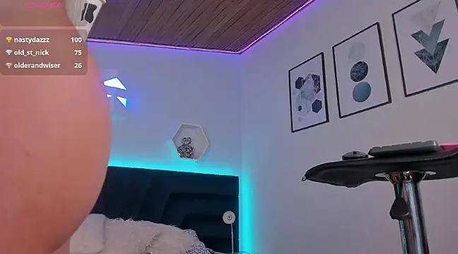 Snapshot of _gia_rose chatting on 02/04/25, 08:59 gia rose online show from 02/04/25, 08:59