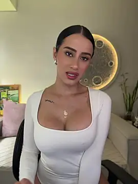 SarahhSmitth1 online show from 06/07/26, 03:49