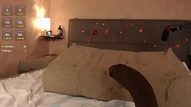 Snapshot of MissisNorris chatting on 11/10/25, 07:24 MissisNorris online show from 11/10/25, 07:24